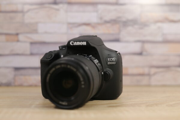 Használt Canon EOS 2000D fényképezőgép