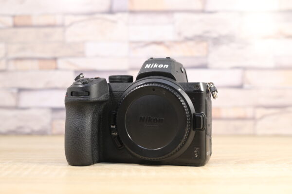 Használt Nikon Z5 MILC fényképezőgép