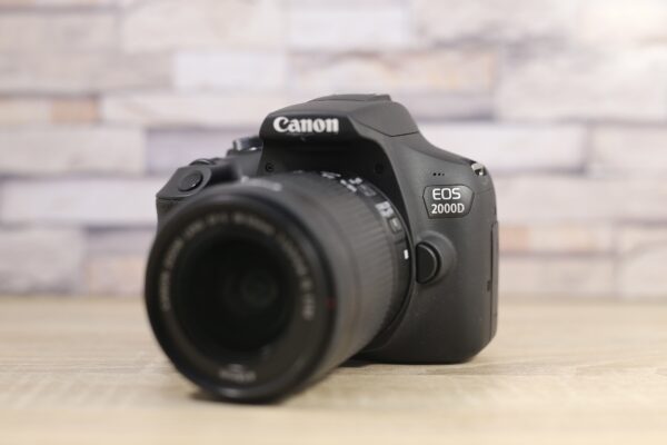Használt Canon EOS 2000D fényképezőgép Canon EF-S 18-55mm IS STM objektív