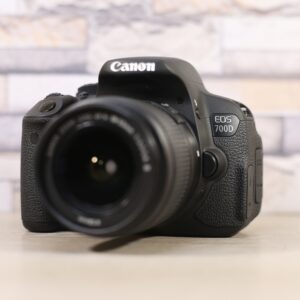 Használt Canon EOS 700D tükörreflexes fényképezőgép Canon EF-S 18-55mm f4-5.6 IS II objektív