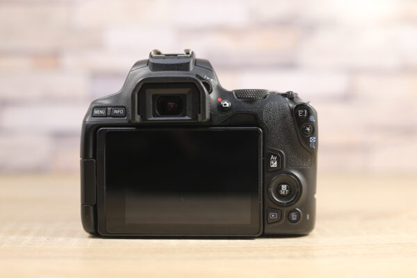 Használt canon eos 250d tükörreflexes fényképezőgép canon ef-s 18-55 is stm objektívvel