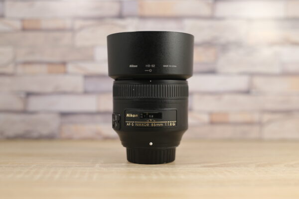 Használt Nikon Nikkor AF-S 85mm f1.8G objektív Nikon F bajonett