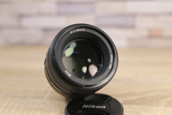 Használt Nikon Nikkor AF-S 85mm f1.8G objektív Nikon F bajonett