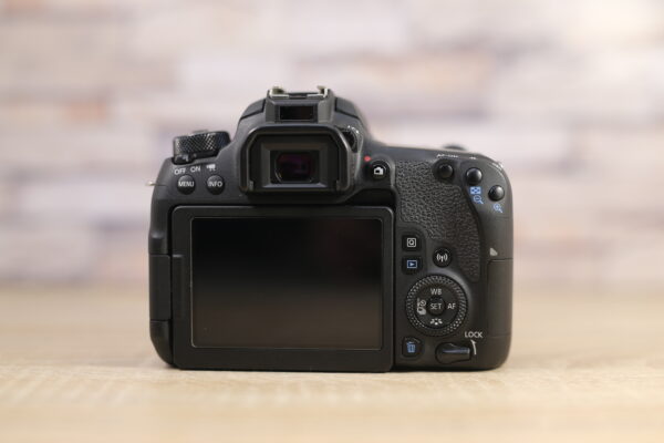 Használt Canon EOS 77D tükörreflexes aps-c szenzoros fényképezőgép